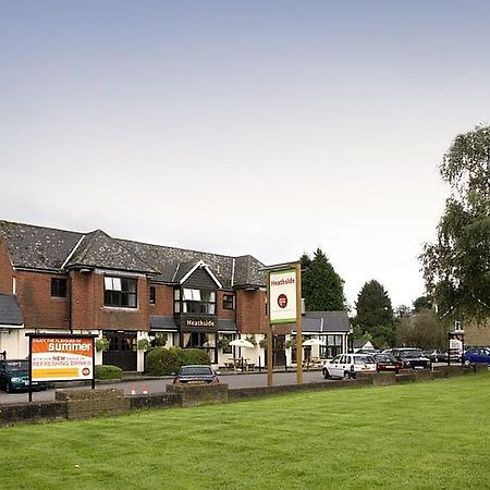 Premier Inn Epsom South Exterior foto