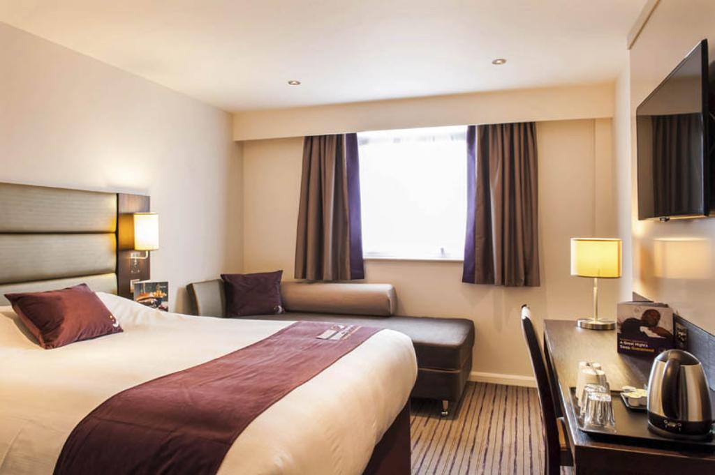 Premier Inn Epsom South Habitación foto