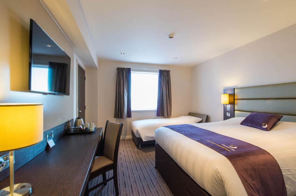 Premier Inn Epsom South Habitación foto